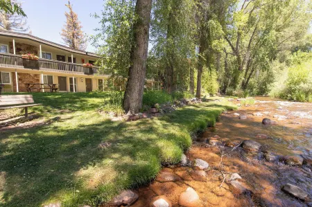 Aspenalt Lodge Отели в г. Басолт