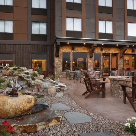 Glacier International Lodge