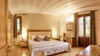 Superb waterfront villa with private pool, jetty, motorboat included and sauna