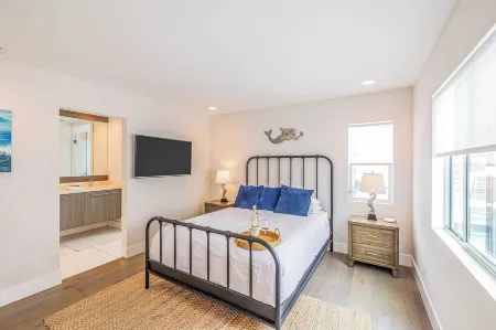 Private Rooftop Steps to the Beach Chic Design Seaside Style by AvantStay Отели рядом с достопримечательностью «Newport Beach Pier»