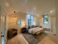 Luxurious 3-BR Home: BBQ Grill, Hot Tub & Fire Pit Hotels in Angels Camp