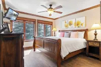 Ghostriders 11 by AvantStay Top Floor Condo w Large Patio Mountain Views