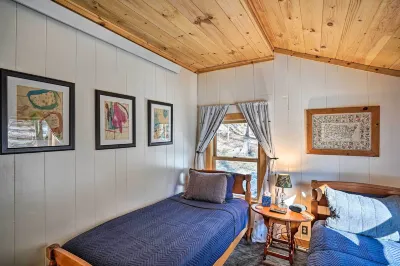 Cozy Falls Brook Cabin: Hike & Swim on-Site! Hotels in Dummerston