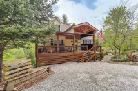 9 Mi to Sugar Mountain! Family Cabin w/ Fire Pit - piscina