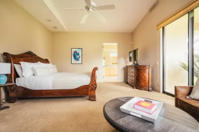 Firefly by AvantStay Spacious Backyard w Pool Hot Tub 라 퀸타 도서관 주변 호텔