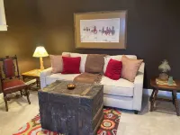 Cowgirl Craftsman - Private Suite Upstairs - 2 blocks  Historic Downtown J'ville