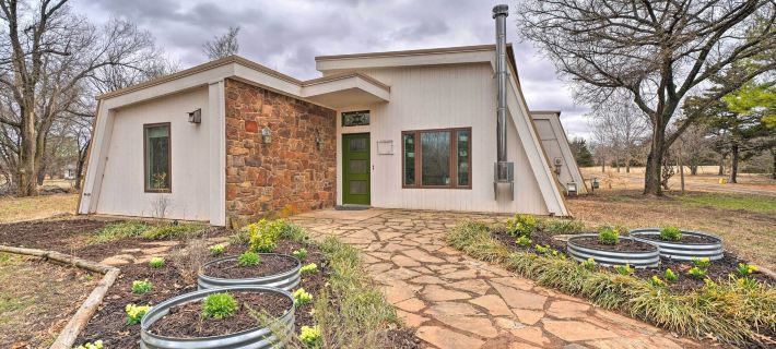 Bohemian Home w/ Screened Porch, 3 Mi to Lake! Hotels in Payne County