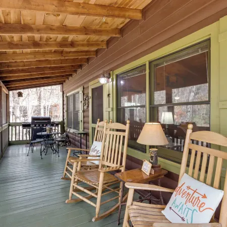 Blue Ridge Cozy Cabin in the Woods w/ Hot Tub!