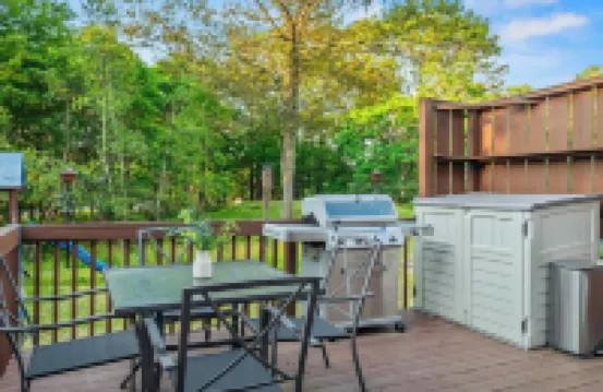 Birch Hollow by AvantStay Cozy Poconos Home w Fireplace, Soaking Tub & Kids Play Area