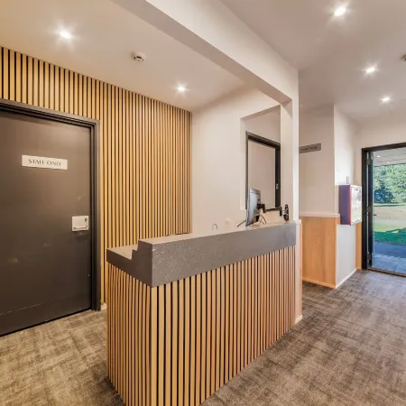 Harewood Lodge Отели рядом с достопримечательностью «Конференц-центр Tait Technology Centre»
