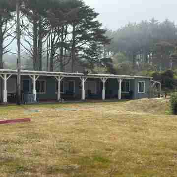 Tillicum Beach Motel - Formerly Deane's Oceanfront Lodge Hotel Exterior