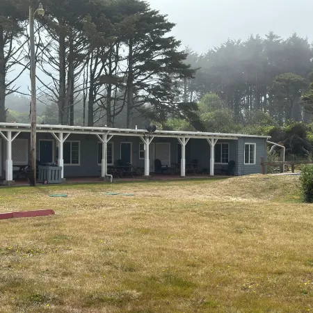 Tillicum Beach Motel - Formerly Deane's Oceanfront Lodge