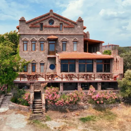 Assos Ada