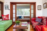 Canberra Heritage House, across from the Australian War Memorial, walk to CBD Reid 호텔