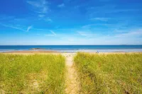 Bayview Beach Cottage For 4!