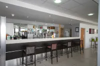 Holiday Inn Express NUNEATON by IHG - bar