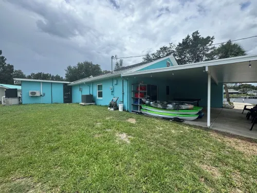 New VRBO...2025 open dates-New 4/3 with heated pool, dock, kayaks, outdoor space