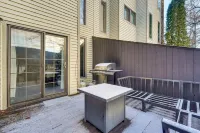 Mtn-View Gem w/ Deck & Hot Tub in Tannersville - موقف سيارات