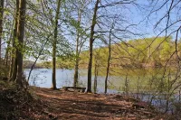 Restful Rustic Farmhouse on Lake Cumberland