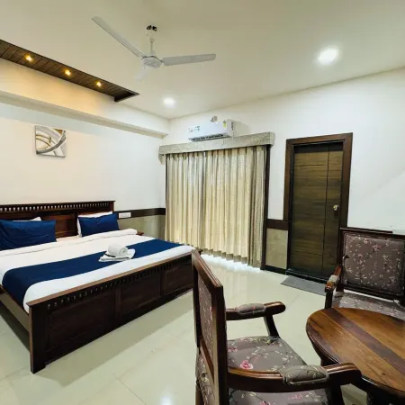 Col's Hotel Uphaar