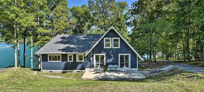Renovated Lakeside Home w/ Private Boat Dock! Ξενοδοχεία στην πόλη Campbell County