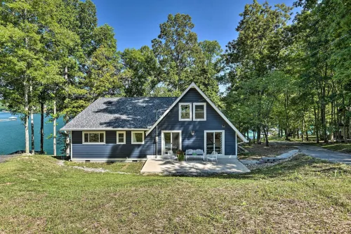 Renovated Lakeside Home w/ Private Boat Dock! - parking