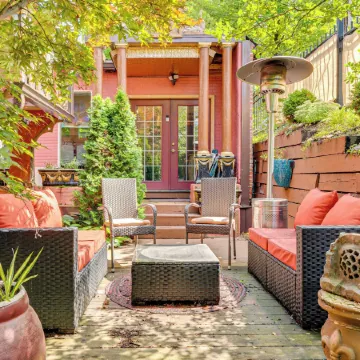 Near Downtown Scranton: Getaway w/ Patio