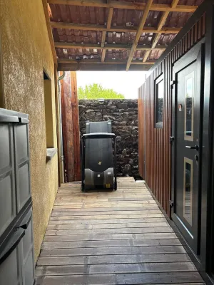 Tiny House de 14m2 Dans Propriété Privée Toute Neuve Dans Riom Hotels in Riom
