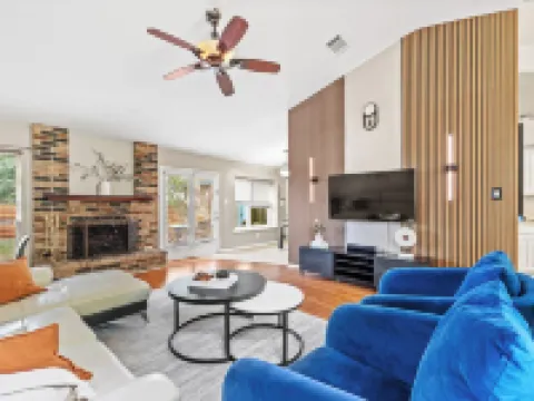 Spacious Master King Bed  Suite, & Fast wi-fi, Mins to Convention Center