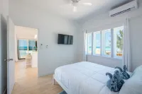 Brand new lovely beachfront 2-bedroom house with WiFi, AC in Governor's Harbour Hotels in 