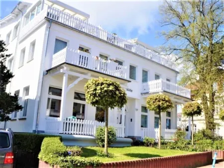 Holiday apartment near the beach in the beautiful Villa Käthe in Göhren