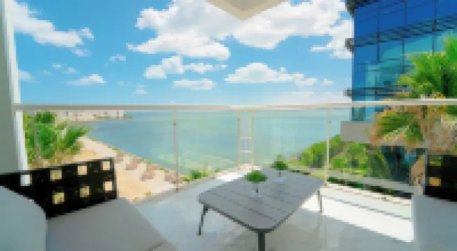 Infinity View: Spacious 3 bd with Lake View