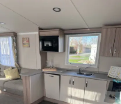 Lovely holiday caravan, located in Skegness - 10 minutes drive from the beach!