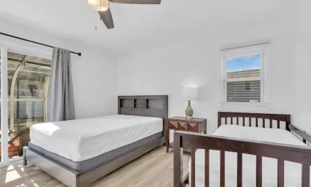 BEAUTIFUL REMODEL 4+ BEDROOM HOME - 1 BLOCK TO THE BEACH!!