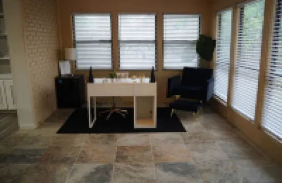 Charming 3-bedroom house with pool, office in Montgomery