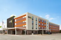 Home2 Suites by Hilton Champaign / Urbana - Uima-altaat