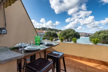 Apartamento CON Terraza EN Primera Linea