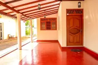 Yuli Nandas Villa - Where you feel home miles away Hotel a Polgasowita
