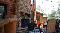 Log Lodge near Colo Springs Just Updated New Toilets, Smart TVs & Lauren bedding