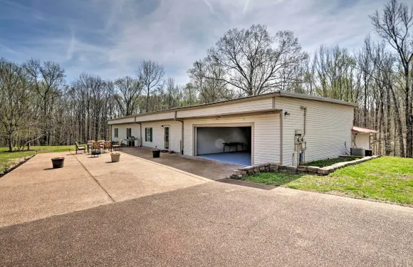 安靜的孟菲斯家-20英畝：距市中心10英里！