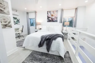 Oasis on Poitier in Nassau Bahamas - your private retreat. Hotels in 