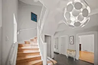 19 min to the center - 250 m² / 2,691 sq ft - top villa from 1923 - 4BR 3,5BA - Villas