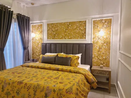 Zaha Homes-Grand 3BR apt by SNL, Shaheed-e-Millat Road