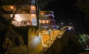 Pax Hotel Ark 150 Meters from Mall Road