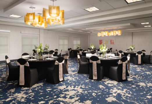 4. 힐튼 가든 인 ..