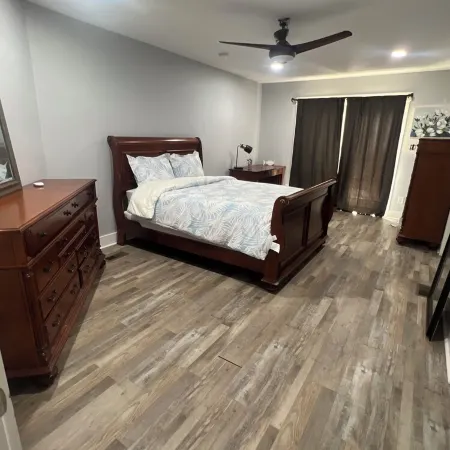 On The New River Newly Renovated 3 bedroom, 1 loft 3.5 bath and dock
