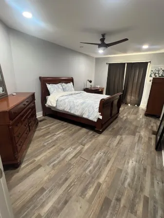 On The New River Newly Renovated 3 bedroom, 1 loft 3.5 bath and dock