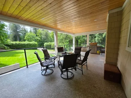 Come play at LeLacShac, a relaxing fun themed home a minute from Sproat Lake