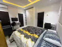 Cozy 2-bedroom apartment in Ikeja with AC, WiFi, & fully equipped kitchen. Hotels in Ojodu