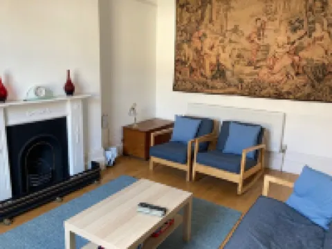 Bermuda House with parking, good sea view and minutes from beach and shops